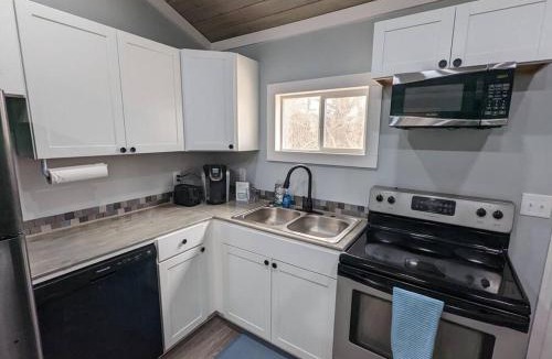 Summerlee House | Summerlee Suite - Beautiful Remodeled Farmhouse