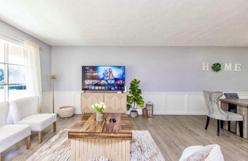 Bloomington House | SummerRidge Retreat with 5 bedrooms