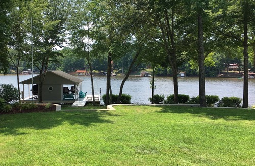 Bracey House | Summers Dream! Great Views - Flat Back Yard - Float Mat -Kayaks -Steps into Lake