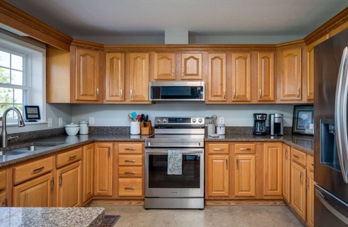 Ponshewaing House | Summerside Cape on Crooked Lake-Waterfront-Sunsets-Sleeps 12 -Private Dock