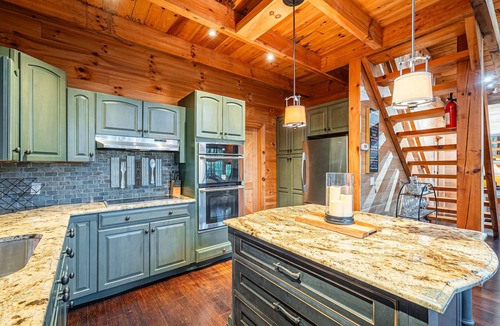 Mount Nebo House | Summersville Lake 2-bedroom house w/hot tub, 20 min New River Gorge Nat'l Park