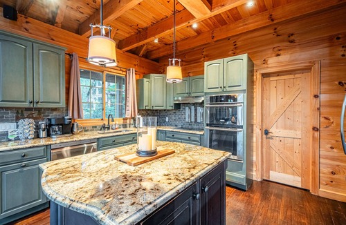 Mount Nebo House | Summersville Lake 2-bedroom house w/hot tub, 20 min New River Gorge Nat'l Park