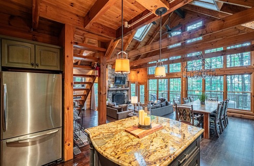 Mount Nebo House | Summersville Lake 2-bedroom house w/hot tub, 20 min New River Gorge Nat'l Park