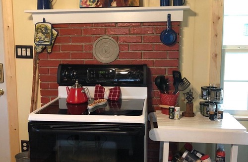 Sevierville Cottage | Summertime at Creek! Birds, ducks, close to Pigeon Forge