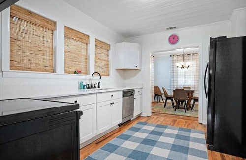 Richmond Hill House | Summertime near SAV, Fast EV Charger + Pets