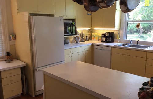 Irvington Cottage | Summertime where the livin’ is easy at the Rivah in Irvington!