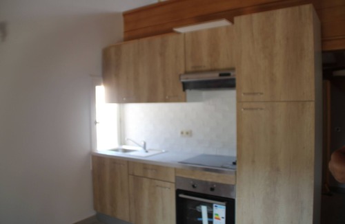 Mormoiron Apartment | Summit: 2 bedrooms, access to large pool, terrace and parking