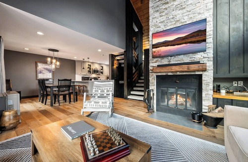 Lincoln House | Summit 71 - Pools, Hot Tubs, Shuttle, Loon & Downtown