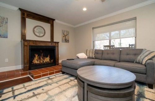 Avinger House | Summit House: Lake O' the Pines