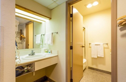 Snoqualmie Pass Hotel | Summit Inn