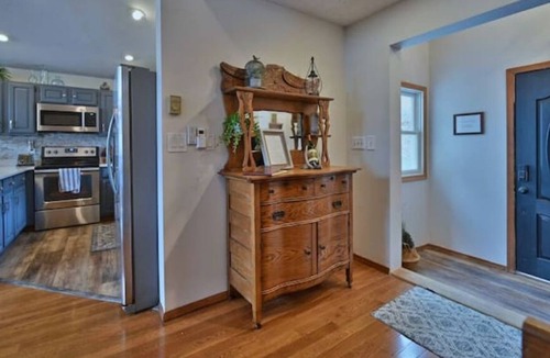 East Stroudsburg Cabin | Summit Lodge in The Poconos - Hot Tub