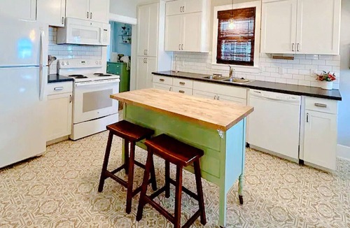 La Grande House | Summit Mid-Century Bungalow