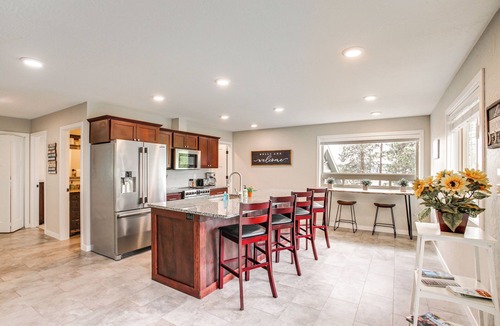 Harrison Apartment | 'Summit Solitude' Hot Tub & Views in Harrison!