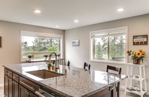 Harrison Apartment | 'Summit Solitude' Hot Tub & Views in Harrison!