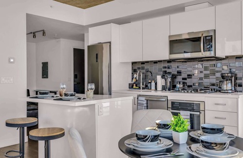 Connaught Apartment | Summit Stay Luxe Skyline Views Pool Parking