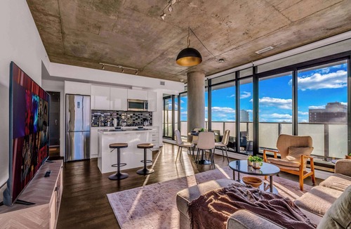 Connaught Apartment | Summit Stay Luxe Skyline Views Pool Parking