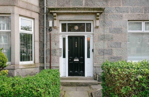 Aberdeen West End Apartment | Summit West End Elegant 1 Bed Flat Free Parking