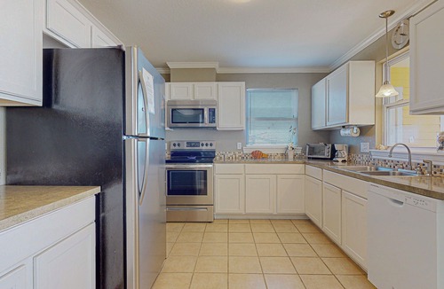 Galveston House | Sun and Moon-Beachfront home 3 bedroom, 3 bath, sleeps 8