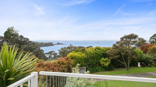 Leigh House | Sun-drenched Bach - Leigh Holiday Home