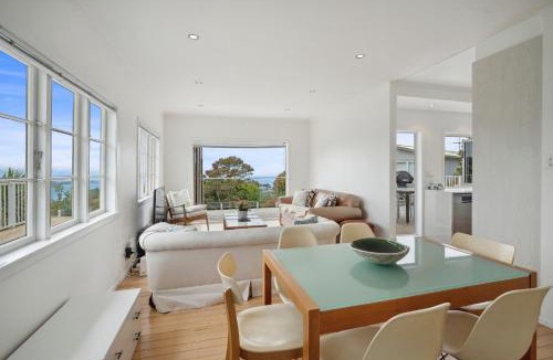 Leigh House | Sun-drenched Bach - Leigh Holiday Home