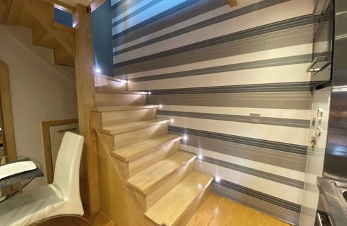 Fulham Broadway Apartment | Sun-drenched Deck Quaint, Spacious 2bed 2bath