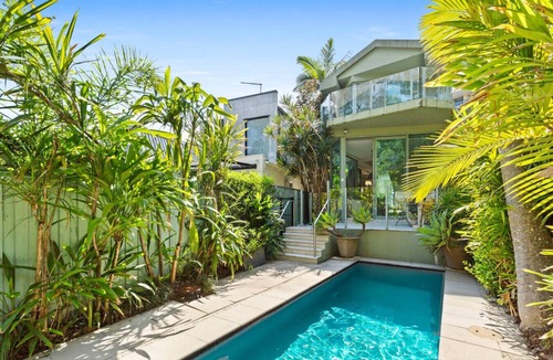 Double Bay House | Sun-Drenched Glasshouse Retreat + Pool