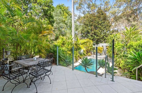 Double Bay House | Sun-Drenched Glasshouse Retreat + Pool