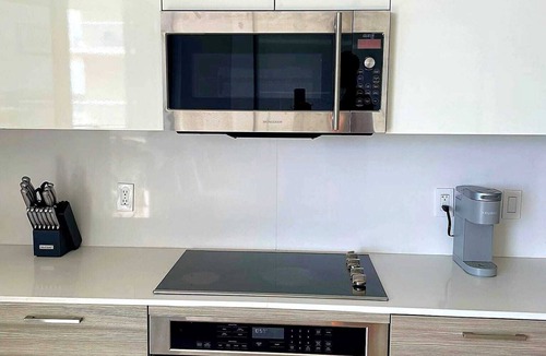 Midtown House | Sun-drenched, Luxe, Corner Unit: Expansive balcony and Bay Views (3 Br/3B)