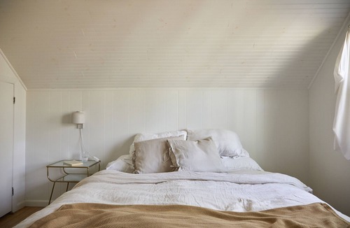 Hollowville House | Sun-drenched upstate escape