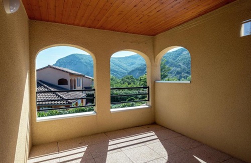 Vallon-Pont-d'Arc Villa | Sun drenched villa in Ardeche with Pool