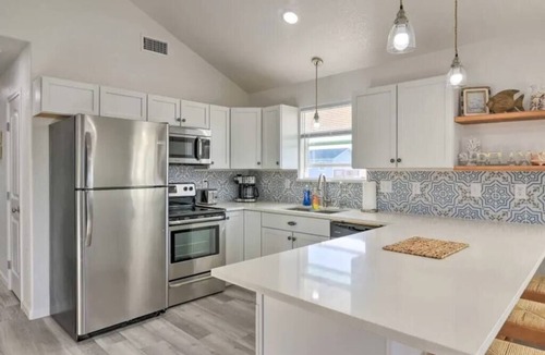 Surfside Beach House | Sun-Filled 3 Bedroom House - Steps from the Beach