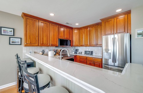 North Shore Condo | Sun-Filled Condo w/Smith Mountain Lake Views