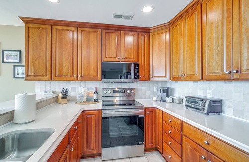 North Shore Condo | Sun-Filled Condo w/Smith Mountain Lake Views