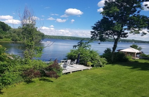 Lakeside House | Sun Filled Direct Lakefront 3 Bedroom House On Bantam Lake