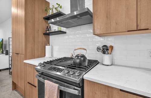 Pecan Valley House | Sun-Filled Modern Oasis - 5 Min to DT