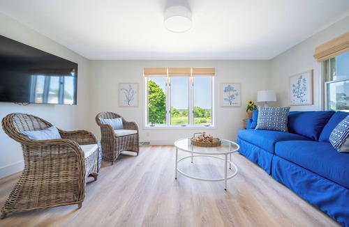 Waterford Cottage | Sun-Filled Private Large Cottage