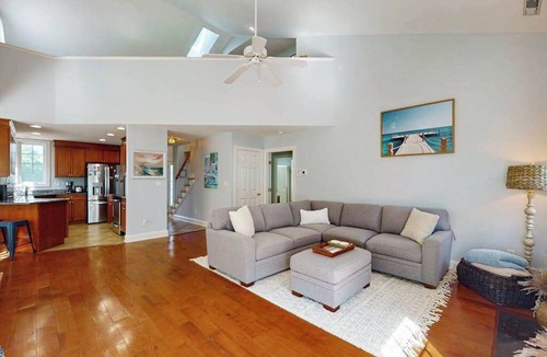 Ocean Pines House | Sun-filled retreat near beaches w/pool access golf, fireplace, W/D, & sunroom