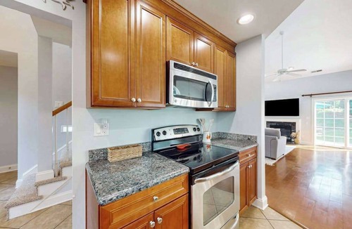 Ocean Pines House | Sun-filled retreat near beaches w/pool access golf, fireplace, W/D, & sunroom