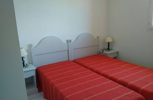 Saint-Saturnin-les-Avignon Apartment | Sun Hols les Rives du Lac by Interhome