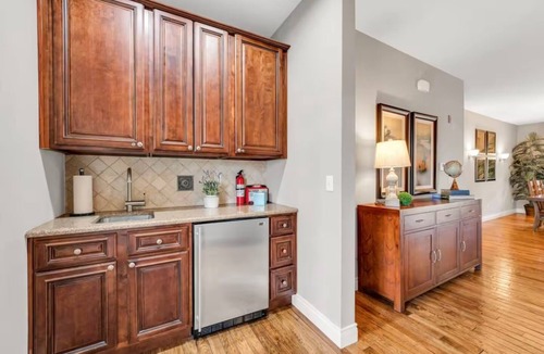 Branson House | Sun, Fun, and Bathrooms for Everyone! 4BD Suites – One-Level – Great Location!