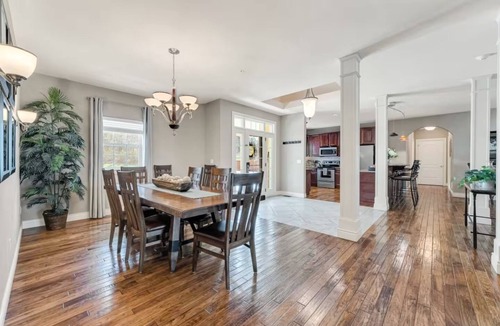 Branson House | Sun, Fun, and Bathrooms for Everyone! 4BD Suites – One-Level – Great Location!