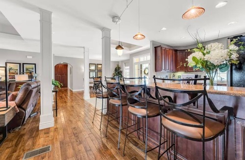 Branson House | Sun, Fun, and Bathrooms for Everyone! 4BD Suites – One-Level – Great Location!