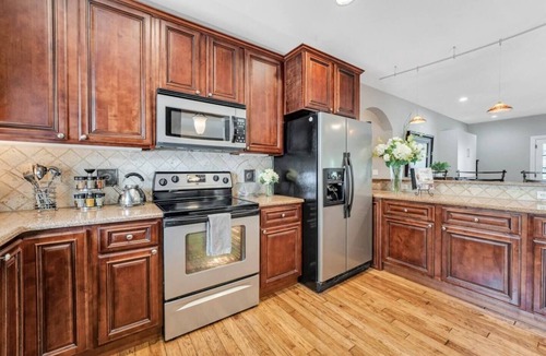 Branson House | Sun, Fun, and Bathrooms for Everyone! 4BD Suites – One-Level – Great Location!