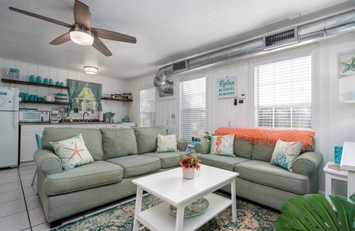 Fulton House | Sun Harbor Cottages by Miss Kitty’s
