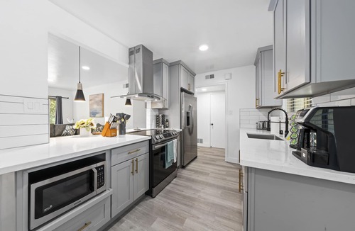 Carmichael House | Sun House Home w/King Size Bed in Whopping Master