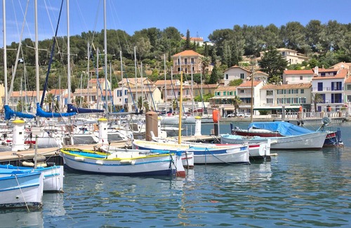 Saint-Mandrier-sur-Mer Boat Rental | Sun-Kissed Sailing Adventure in Provence-Alpes-Côte d'Azur