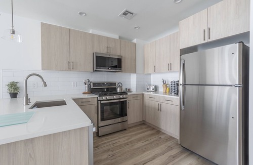 Hoboken Apartment | Sun-kissed 3BR Loft with Patio Minutes to NYC