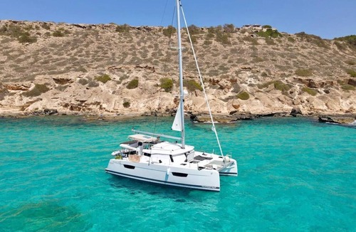 Toulon Boat Rental | Sun-Kissed Sailing Adventure in Puerto de Toulon