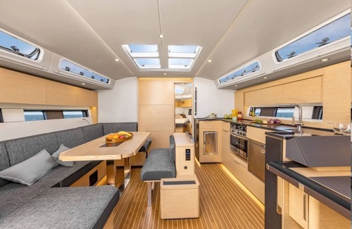 Les Riaux Boat Rental | Sun-Kissed Sailing Adventure to Viejo Puerto