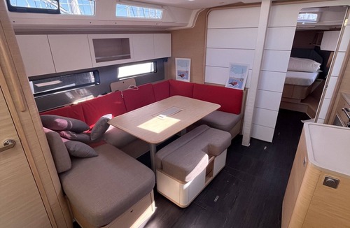 Les Riaux Boat Rental | Sun-Kissed Sailing Adventure to Viejo Puerto